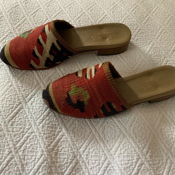 Artemis Design Turkish Rug Needlepoint Mule 38/8 - Picture 7 of 9